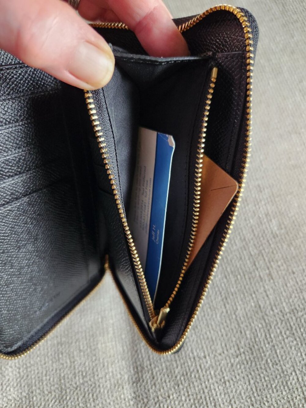 COACH medium zip around wallet black - Picture 7 of 9